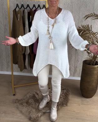 Sweter o nieregularnym kroju w jednolitym kolorze