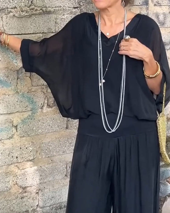 Dwuczęściowy garnitur w jednolitym kolorze z dekoltem w kształcie litery V