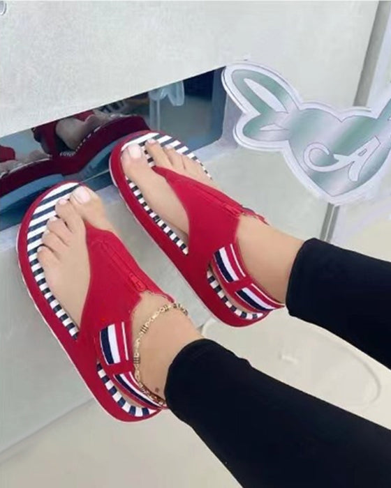 Sandały na platformie zapinane na zamek