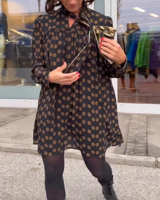 Sukienka z długim rękawem w kropki