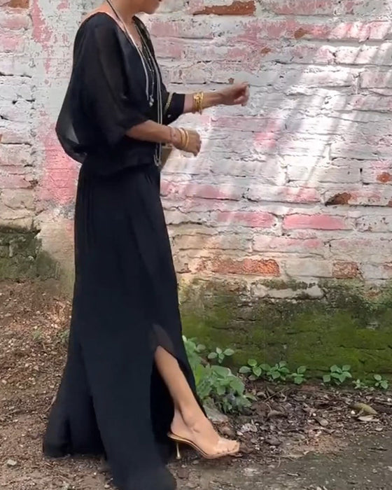 Dwuczęściowy garnitur w jednolitym kolorze z dekoltem w kształcie litery V