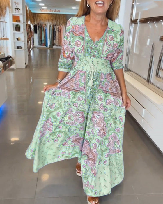 Sukienka wakacyjna z krótkim rękawem i dekoltem w serek