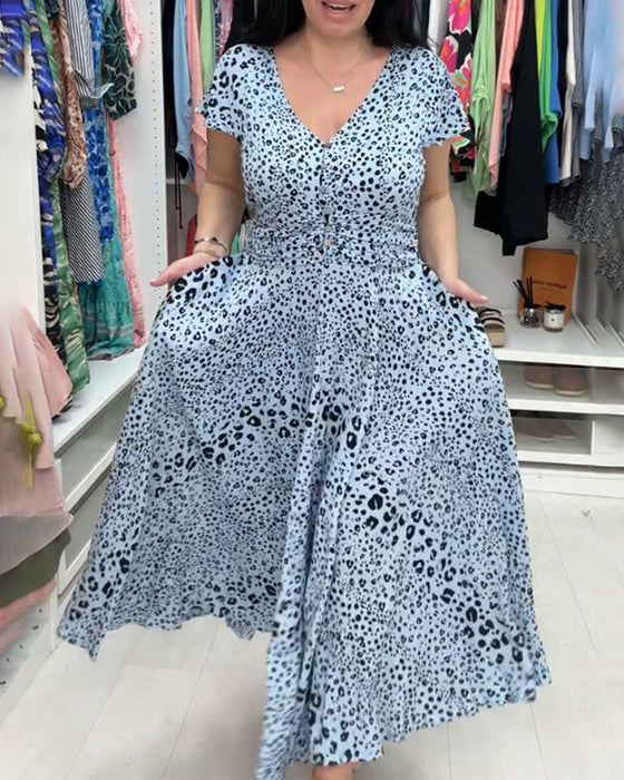 Sukienka z krótkim rękawem i dekoltem w szpic