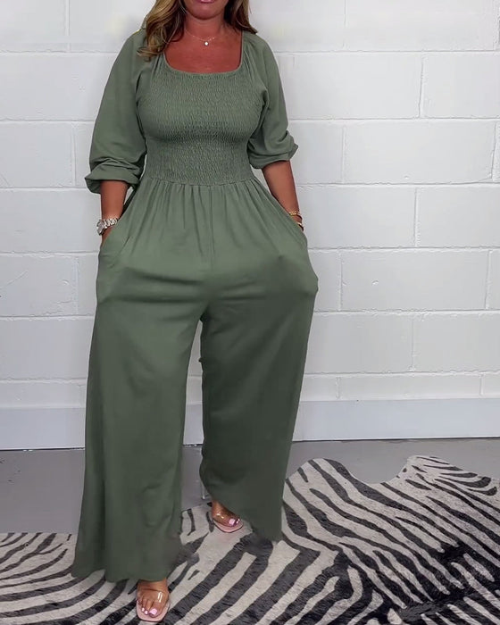 Kombinezon z kieszeniami w jednolitym kolorze z dekoltem