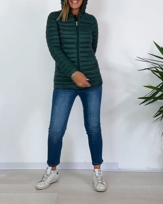 Odpinany płaszcz z zamkiem błyskawicznym i guzikiem