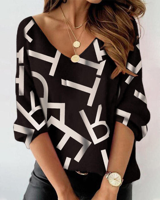 Top z długim rękawem z nadrukiem liter i piór