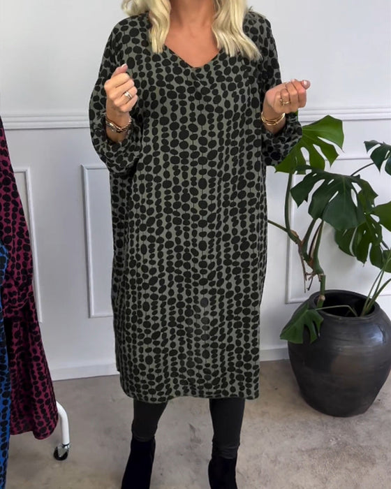 Sukienka w stylu retro w kropki z dekoltem w kształcie litery V