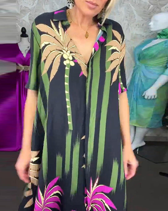 Luźna sukienka z krótkim rękawem i nadrukiem w liście