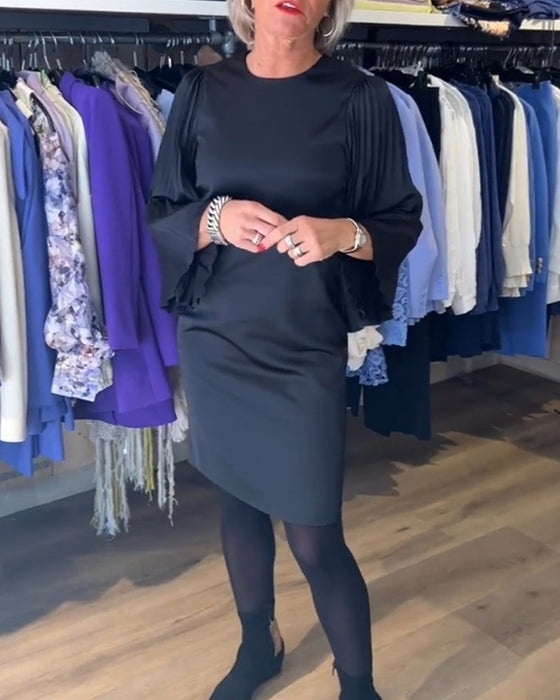 Sukienka z dzwonkowymi rękawami i okrągłym dekoltem