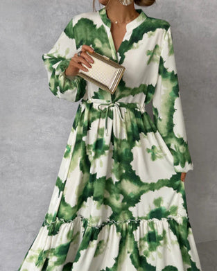 Elegancka sukienka w kolorze tie-dye z patchworkowym sznurkiem i baloniastym rękawem