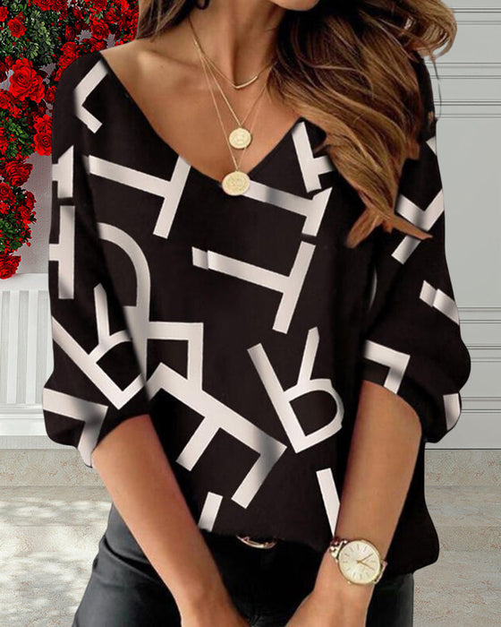 Top z długim rękawem z nadrukiem liter i piór