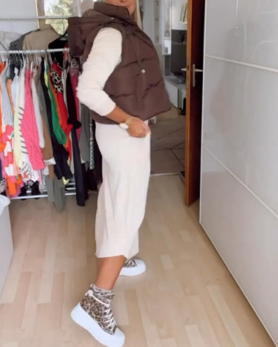 Jednokolorowa kamizelka z kapturem