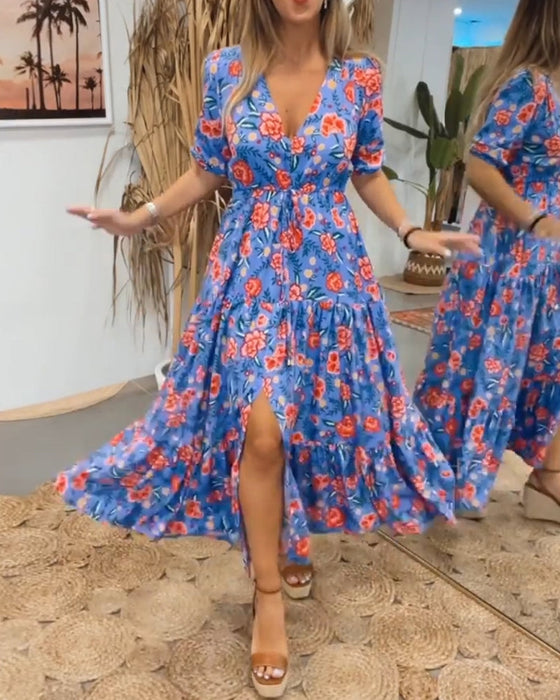 Sukienka z nadrukiem w róże i rozcięciami