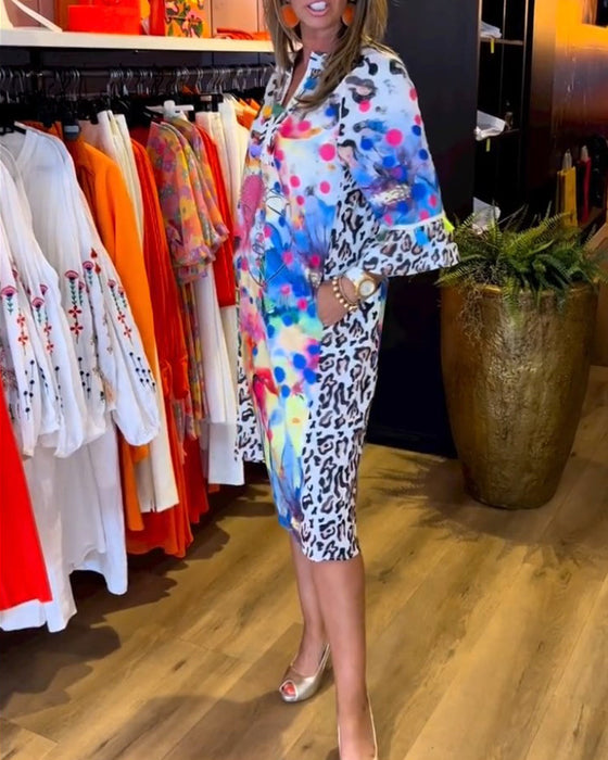 Sukienka midi z panelami w panterkę i dekoltem w kształcie litery V