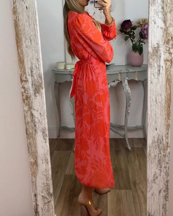 Sukienka z dekoltem w kształcie litery V i wciętą talią