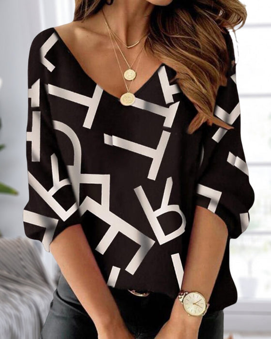 Top z długim rękawem z nadrukiem liter i piór