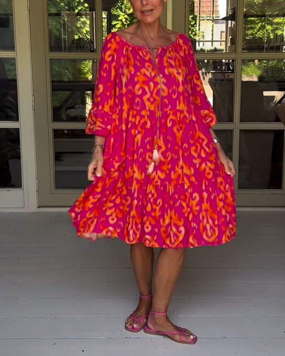 Sukienka z luźnym nadrukiem i rękawami dzwonkowymi