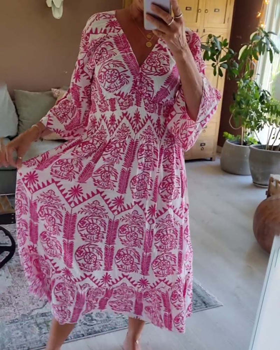 Elegancka sukienka z nadrukiem w kształcie litery V i rękawami typu dzwonek