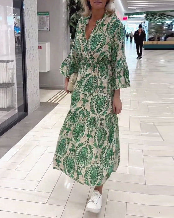 Sukienka z rękawami dzwonkowymi i sznurkiem z nadrukiem