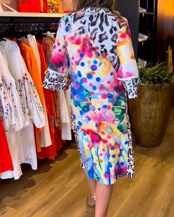 Sukienka midi z panelami w panterkę i dekoltem w kształcie litery V