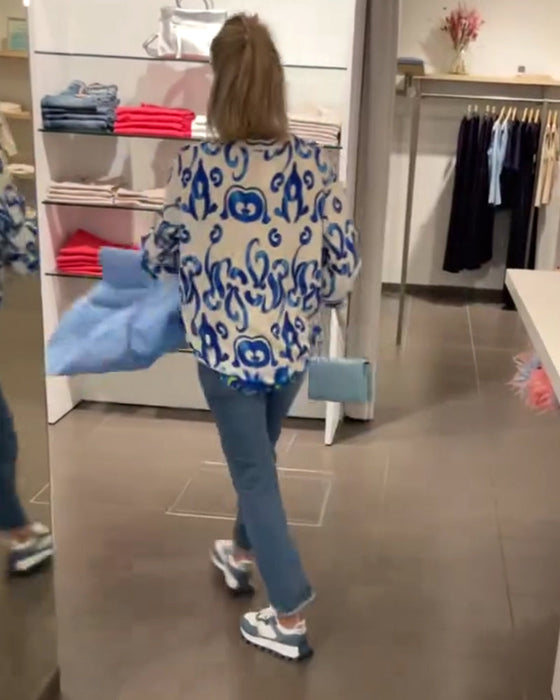 Elegancka bluzka z długim rękawem i dekoltem w kształcie litery V