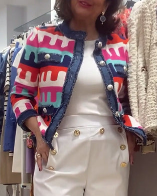 Kurtka z kolorowym nadrukiem i guzikami