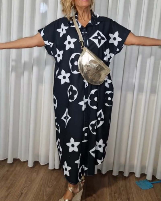 Sukienka z kontrastowym nadrukiem zapinana na guziki