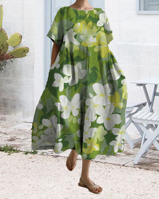 Luźna sukienka z krótkim rękawkiem i nadrukiem