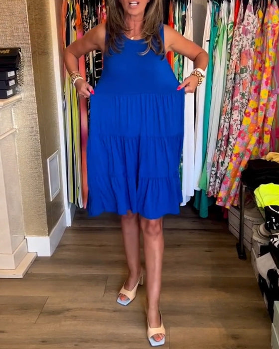 Sukienka o plisowanym kroju bez rękawów