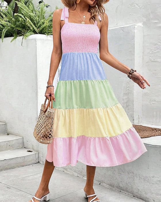 Sukienka z kontrastowymi wstawkami