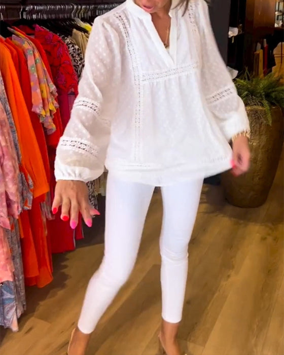 Koronkowa bluzka z długim rękawem i dekoltem w kształcie litery V