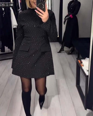 Elegancka Sukienka Z Subtelnym Połyskiem