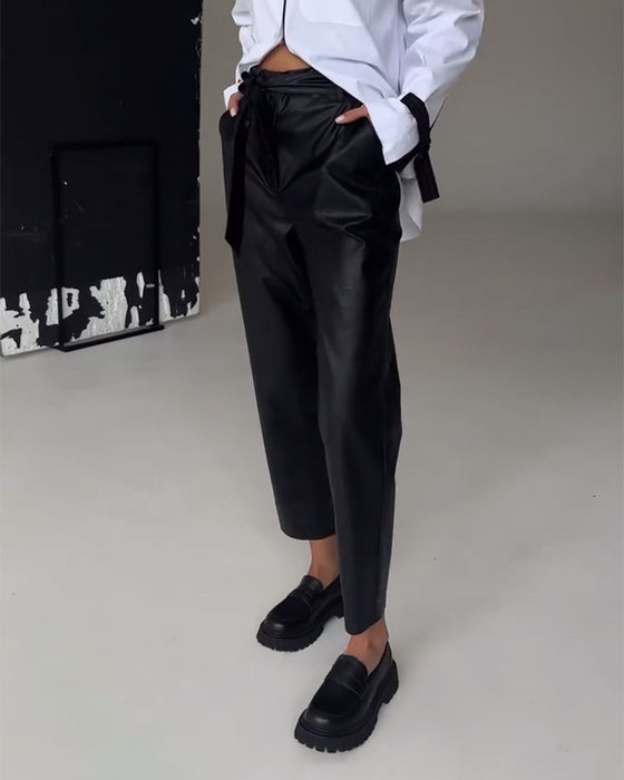 Spodnie z imitacji skóry o kroju slim fit