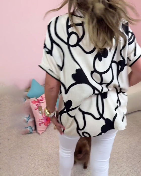 Bluzka z krótkim rękawem i dekoltem w kształcie litery V w kontrastowym kolorze