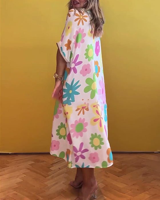 Luźna sukienka z dekoltem w kształcie litery V i kwiatowym nadrukiem