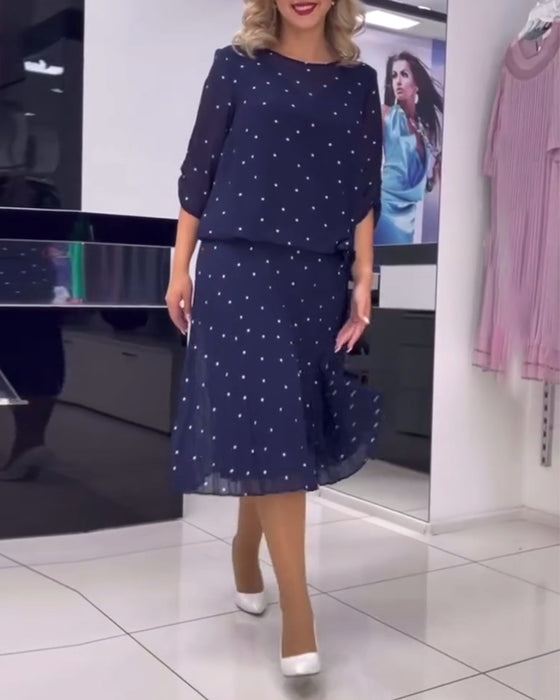 Casualowa sukienka w kropki z okrągłym dekoltem