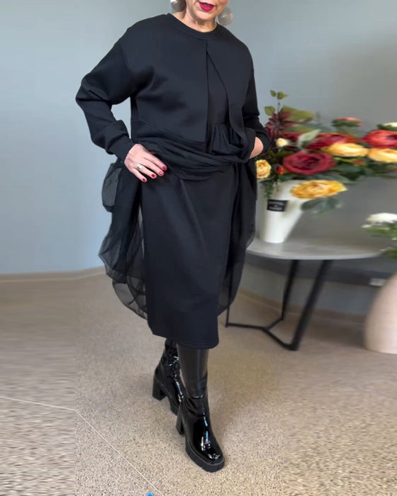 Nieregularne siateczkowe przeszycia w jednolitym kolorze i elegancka sukienka