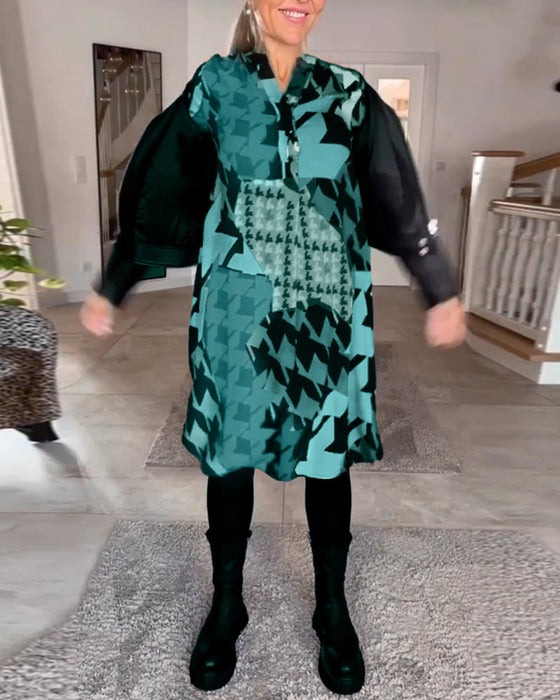 Sukienka z długimi rękawami i dekoltem w serek