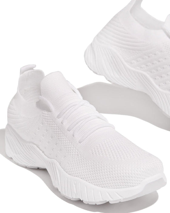 Buty sportowe w wielu kolorach