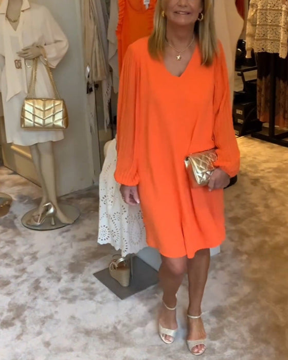 Sukienka w jednolitym kolorze z rękawami typu lampion i dekoltem w kształcie litery V