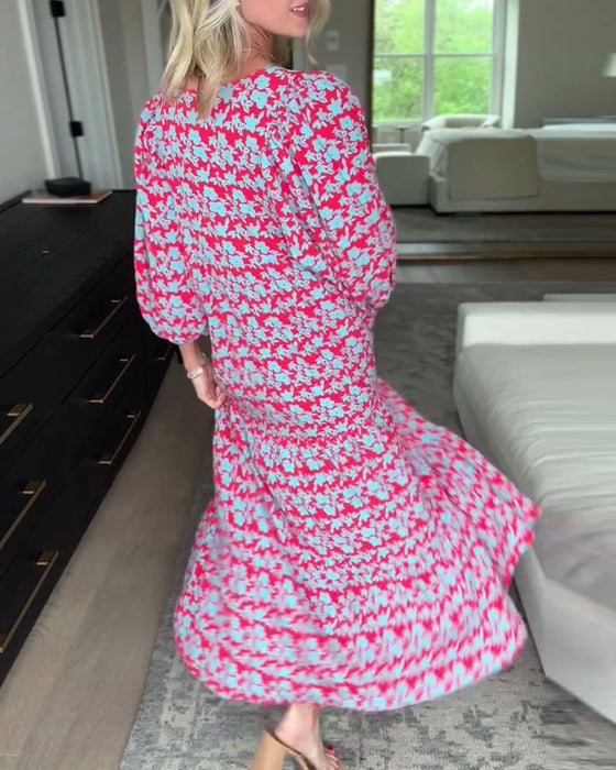 Sukienka w kwiaty z dekoltem w kształcie litery V