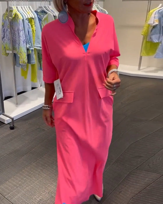 Sukienka w jednolitym kolorze z dekoltem w kształcie litery V