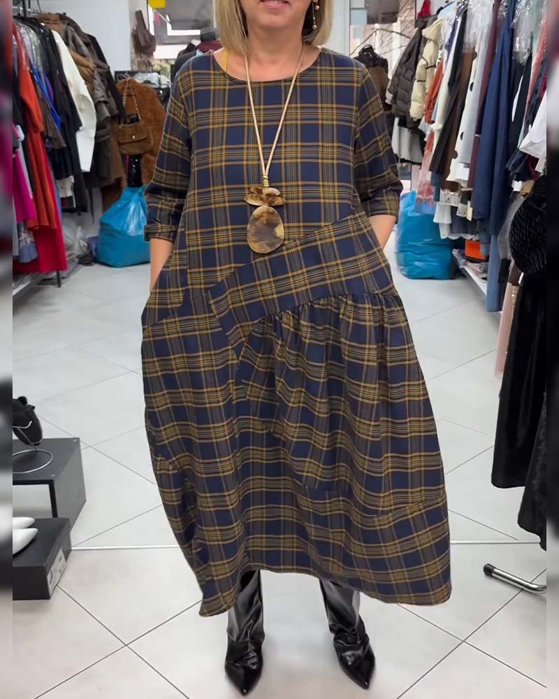 Drukowana Sukienka W Kratkę Z Okrągłym Dekoltem