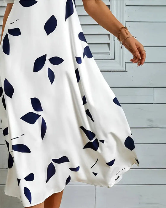 Sukienka z krótkim rękawem i kwiatowym dekoltem V