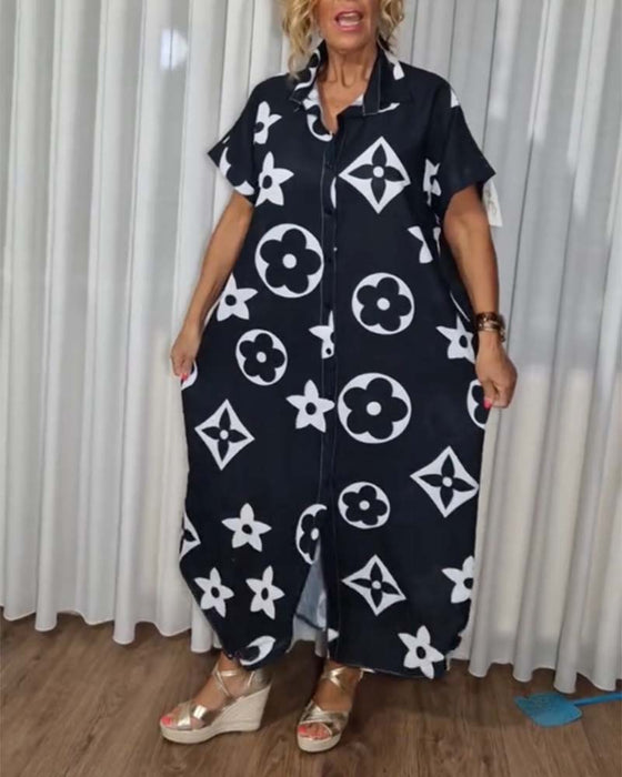 Sukienka z kontrastowym nadrukiem zapinana na guziki