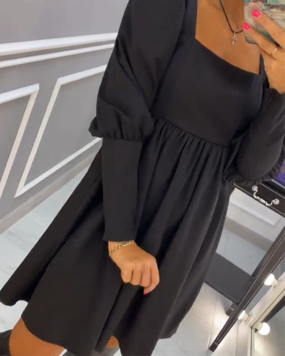 Elegancka sukienka z kwadratowym dekoltem