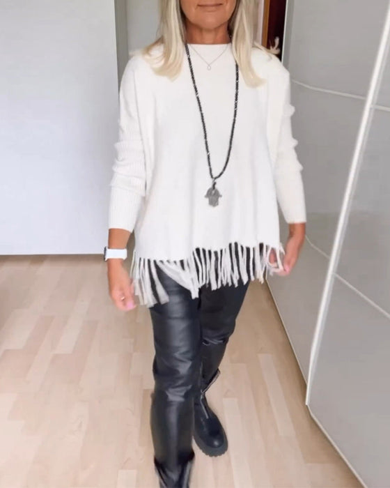 Sweter w jednolitym kolorze z frędzlami