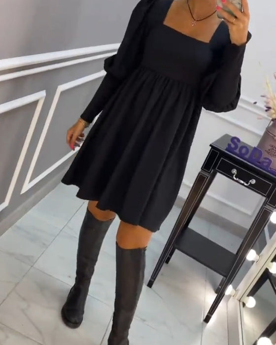 Elegancka sukienka z kwadratowym dekoltem