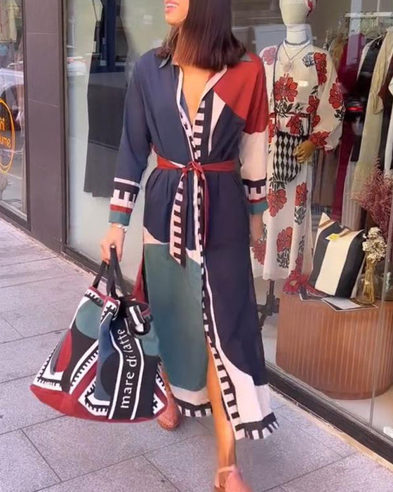 Sukienka z nadrukiem w bloki kolorów i sznurowaniem na co dzień