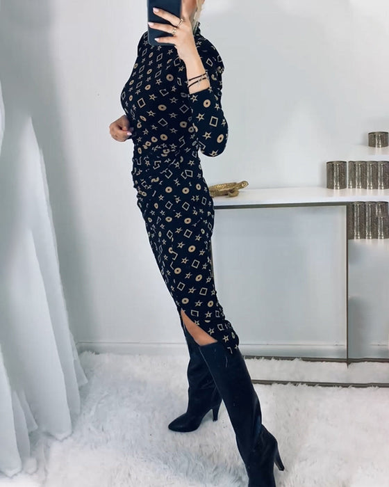 Elegancka sukienka z geometrycznym nadrukiem i zabudowanym dekoltem